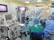 Việt Nam dùng người máy mổ nội soi cho nhiều trẻ em