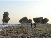 Tàn tích cung điện Tần Thủy Hoàng phát lộ bên bờ biển