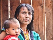 Tới thăm bộ tộc phụ nữ chuộng xăm lên mặt