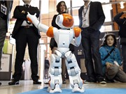 Đã đến lúc loài người chia sẻ thế giới cho robot?