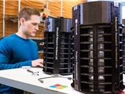 Nhật Bản nuôi hải sản trên núi bằng công nghệ cao; màu xanh YInMn blue được cấp phép thương mại