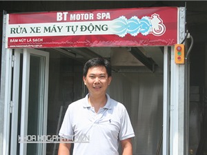 Nhà sáng chế đứng đường mời rửa xe miễn phí