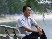 Giáo sư Việt kiều về nước ở nhà thuê, đi xe máy