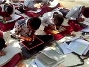 Kỳ lạ ngôi trường có tất cả học sinh đều viết được bằng hai tay