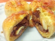 Làm bánh xíu páo công phu và vất vả 