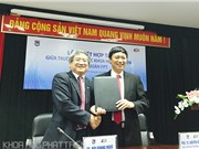 Trao học bổng 700 triệu đồng cho trường ĐH Khoa học Tự nhiên