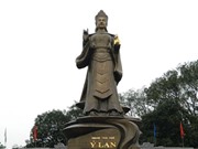 Nguyên phi Ỷ Lan giúp vua Lý Thánh Tông trị nước