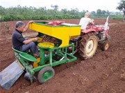 Thanh niên 9x sáng chế máy trồng nghệ