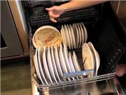 Thử nghiệm chứng minh dùng máy rửa bát tiết kiệm hơn rửa bằng tay
