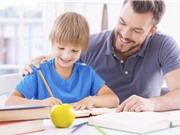 Cha mẹ ở nước nghèo dành nhiều thời gian giúp con làm bài tập hơn