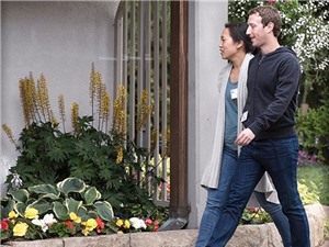 Chuyện đôi giày của những “trùm” khởi nghiệp