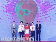 Đèn học tiết kiệm đa năng của học sinh lớp 9 giành giải "Sáng kiến vì cộng đồng" 