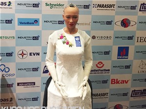Công dân robot Sophia: Giới trẻ Việt Nam cần được học kỹ năng khởi nghiệp