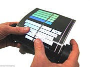 Máy tính bảng màn hình cuộn đầu tiên trên thế giới 