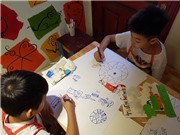 Một chuyện châu chấu đá xe
