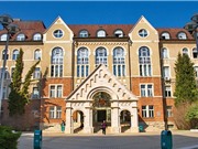 Đại học trẻ có thể là đại học xuất sắc ?