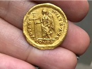 Phát hiện đồng tiền vàng niên đại 1.600 năm tuổi tại Israel