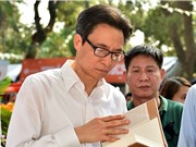 ‘Dẫu có bạc vàng trăm vạn lạng - Chẳng bằng kinh sử một vài pho’