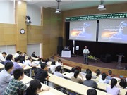 Cựu Tổng giám đốc NASA nói chuyện về hành trình tìm kiếm các hành tinh có tồn tại sự sống