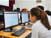 Sinh viên thi trắc nghiệm trên máy tính môn Triết học Mác – Lê nin