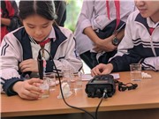 Học sinh tìm hiểu về ô nhiễm và rác thải cùng nhà khoa học