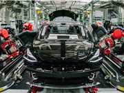 Giới kỹ sư kinh ngạc về phần cứng máy tính trên xe Tesla