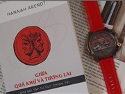 “Giữa quá khứ và tương lai” của Hannah Arendt: 8 bài thực hành tư duy chính trị