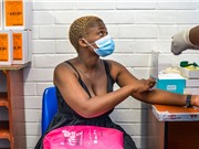 Nam Phi tạm ngưng tiêm vaccine AstraZeneca 