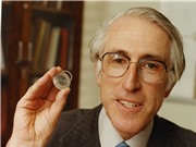 Graeme Clark: Cấy ghép ốc tai điện tử