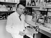Luc Montagnier - người phát hiện HIV