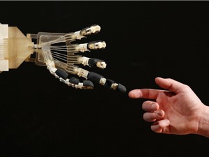 Con người đối diện với AI