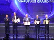 Nghiên cứu pin mặt trời và pin lithium thắng giải VinFuture 2023