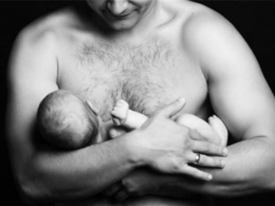 Đàn ông có thể tiết sữa hay không?