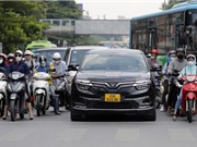 Điều gì thúc đẩy người dùng xe máy chuyển sang ô tô điện?