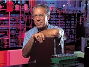 Robert Holton: Mở đường phát triển thuốc chống ung thư